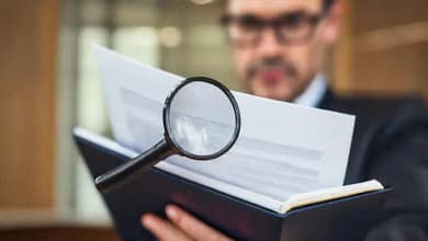 Documento legal: análisis minucioso y serio