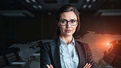 Ella proyecta poder y estrategia