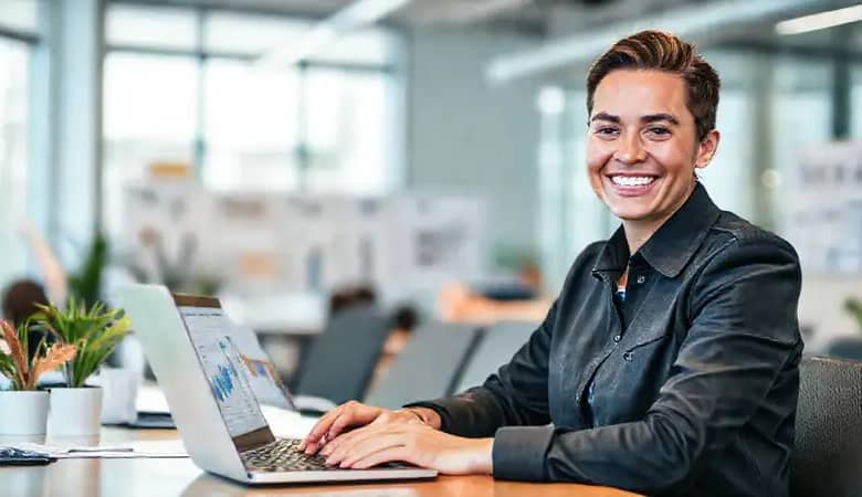 Trabajadores freelance prosperan en un entorno moderno